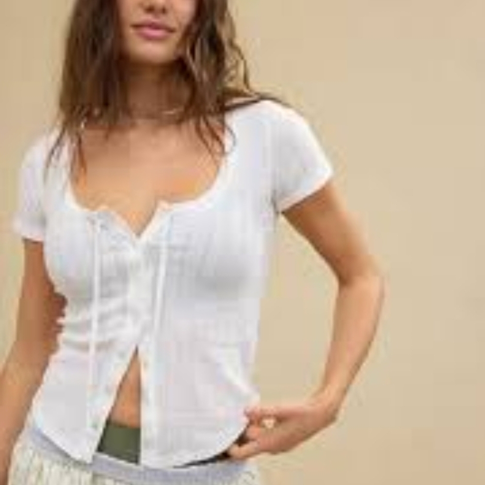 American Eagle Outfitters White Short Sleeve Tee